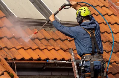 Démoussage et hydrofuge de toiture à Poilley